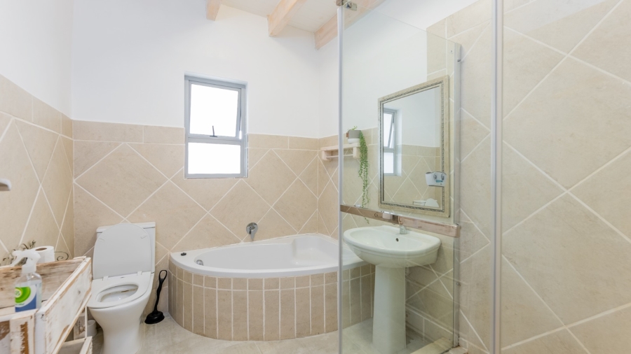 8 Bedroom Property for Sale in Struisbaai Western Cape